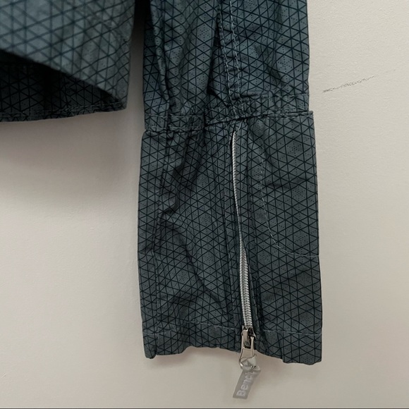 Bench jacket NWT lightweight foldable hood fitted blue triangle contemporary - Picture 7 of 8